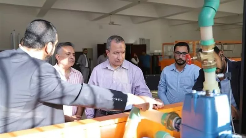 رئيس جامعة السويس يتفقد تجهيزات معامل كلية الهندسة