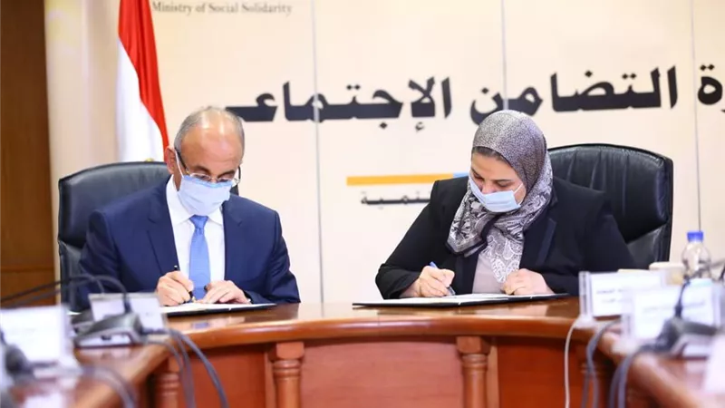 وزيرة التضامن ورئيس جامعة الزقازيق يوقعان بروتوكول إنشاء وحدة للتضامن بالجامعة