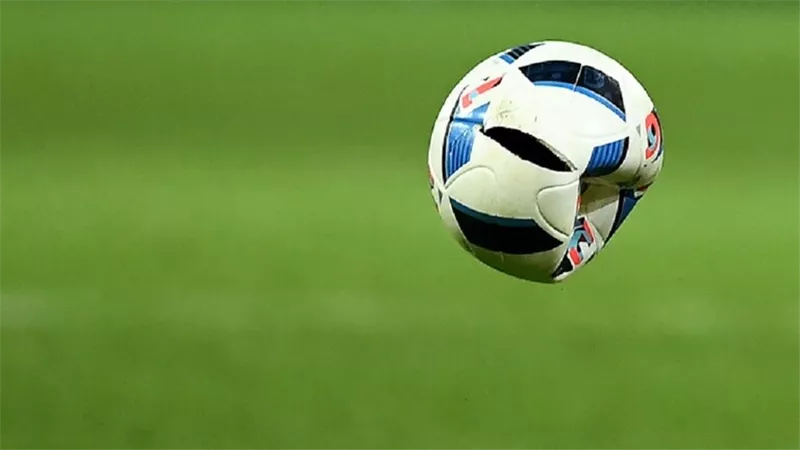 مقتل لاعب على أيدي زملائه لتسجيله هدفا في مرماه