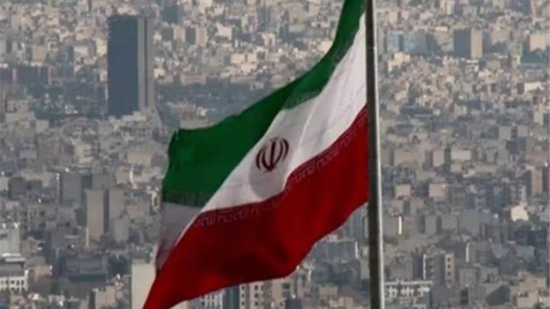 حرس الحدود بإيران يوقف سفينة باكستانية تحمل وقودا مهربا