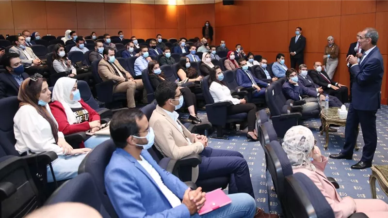 وزير الاتصالات يلتقى شباب مبادرتى وظيفة تك وشغلك .. صور