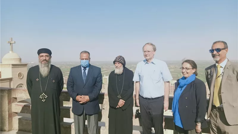 السفير الألماني يزور دير العذراء بدرنكة في أسيوط ويشيد بحسن الاستقبال