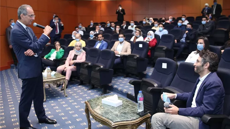 طلعت: الكفاءات الشابة ركيزة اساسية لتعزيز مكانة مصر علي خريطة الاتصالات الدولية