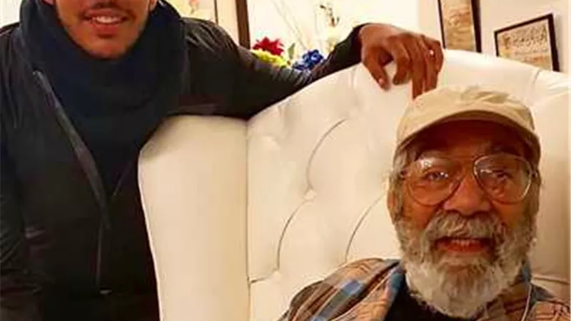 حفيد محمود ياسين ينعى جده بكلمات مؤثرة