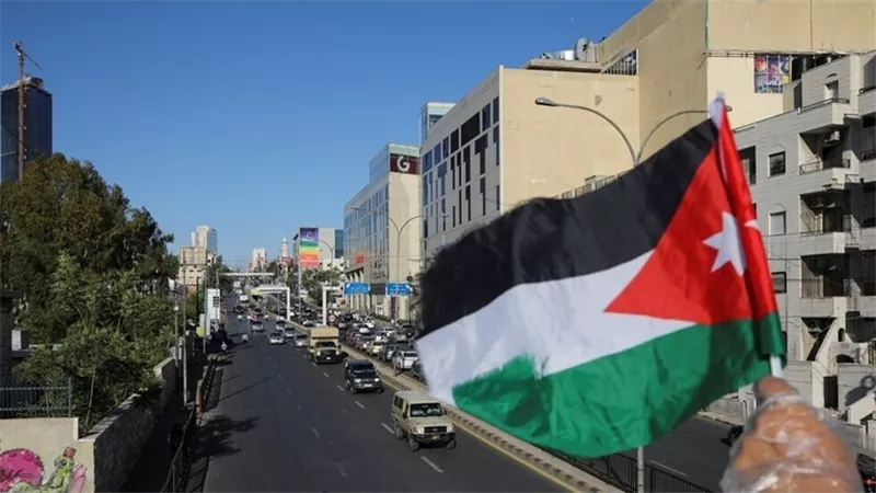 الأمن الأردني يكشف معلومات عن مرتكب جريمة الزرقاء ومطالبات شعبية بإعدامه