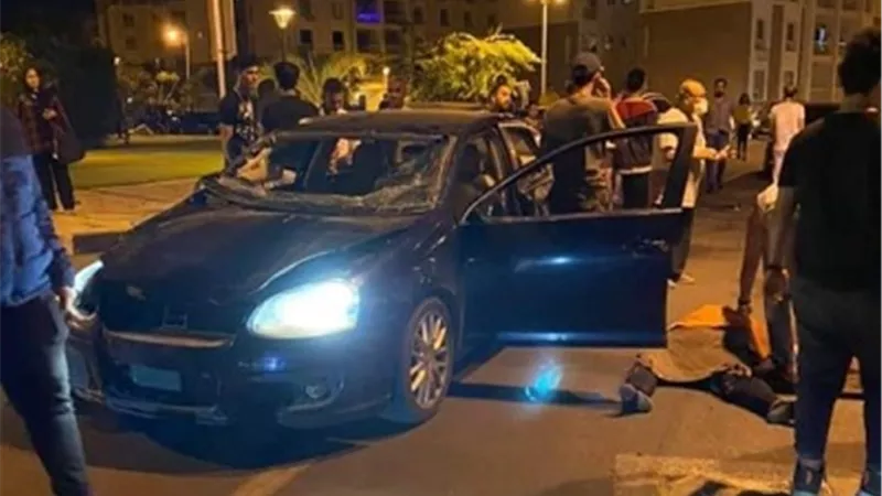 ضبط 3 شباب مع فتيات ليل داخل سيارة ملاكي