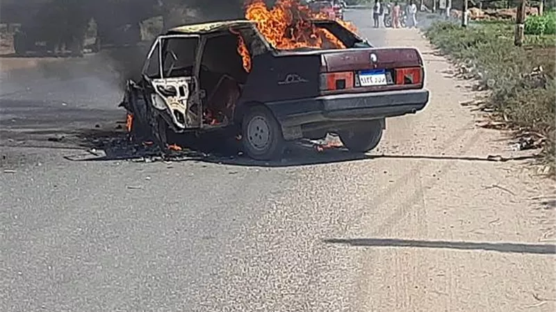 بالأسماء إصابة ٦ أشخاص و اشتعال النيران فى سيارة فى حادث بقنا