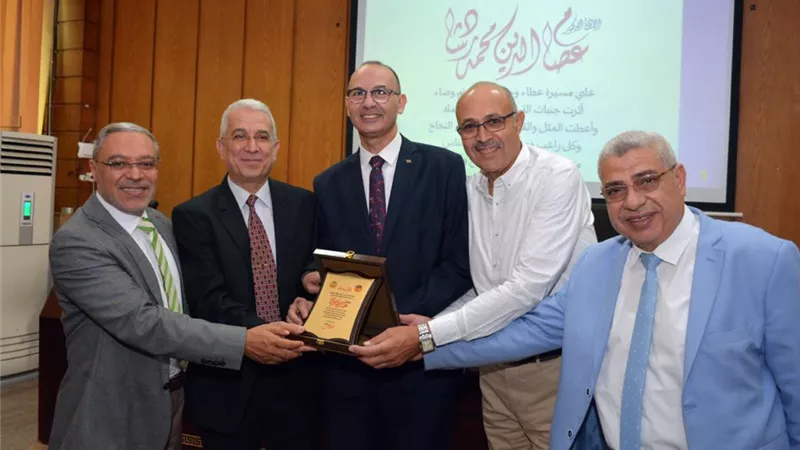 تكريم رئيس قسم القوى الكهربية بهندسة طنطا لبلوغه سن التقاعد
