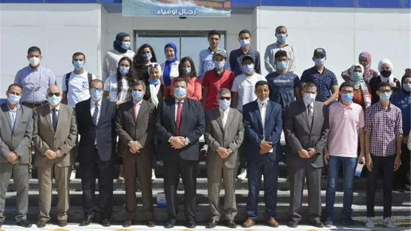 الفريق ربيع يلتقي أوائل الثانوية العامة للاطلاع على المشروعات القومية العملاقة بمنطقة القناة.صور