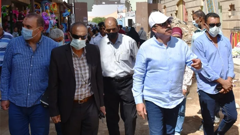محافظ أسوان : الإسراع بمعدلات تنفيذ مشروع تطوير السوق السياحى وميدان المحطة.صور