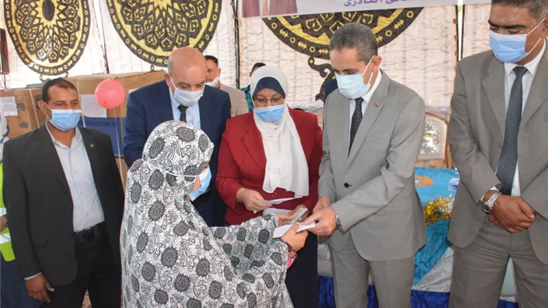 محافظ الغربية يفتتح فعاليات القافلة العشرون بكفر شاهين بزفتى ويقرر مدها للاسبوع القادم.