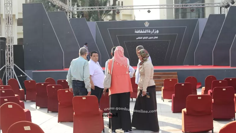 خالد جلال يتفقد اللمسات الأخيرة لإحتفال نصر أكتوبر بساحة الهناجر.. صور