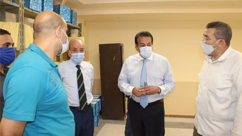 وزير التعليم العالي يطمئن علي سير العمل بمكتب التنسيق الرئيسي بجامعة عين شمس