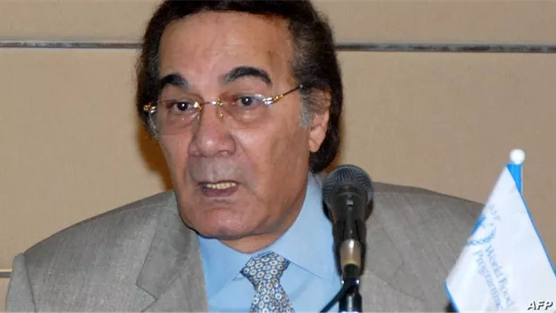 وصول جثمان الراحل محمود ياسين الى مسجد الشرطة