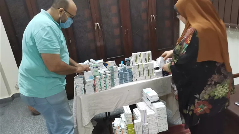 ضبط صيدلي يروج لبيع الأدوية المحظورة عبر الإنترنت و٥٩٢١ مخالفة دوائية بالقرين