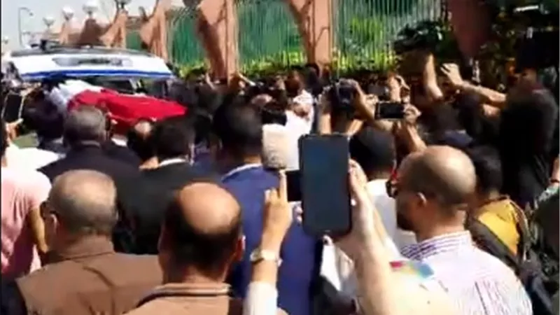 تشييع جثمان محمود ياسين من مسجد الشرطة إلى مقابر الاسرة بالفيوم