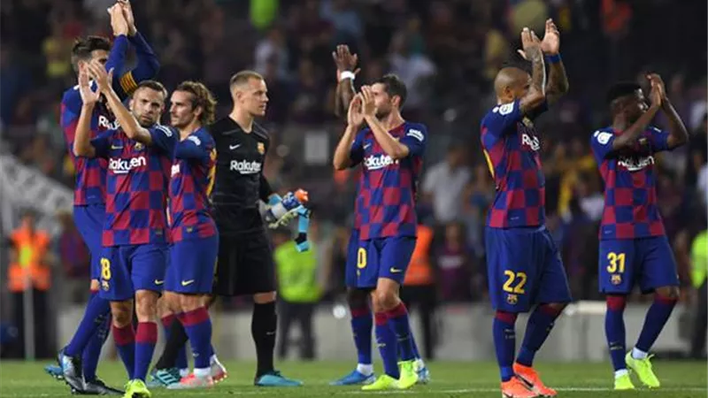 برشلونة يصدم لاعبيه بتقليص 30% من رواتبهم
