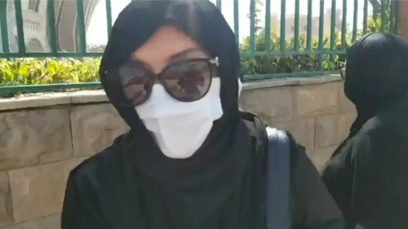 ميرفت امين فى جنازة محمود ياسين: 