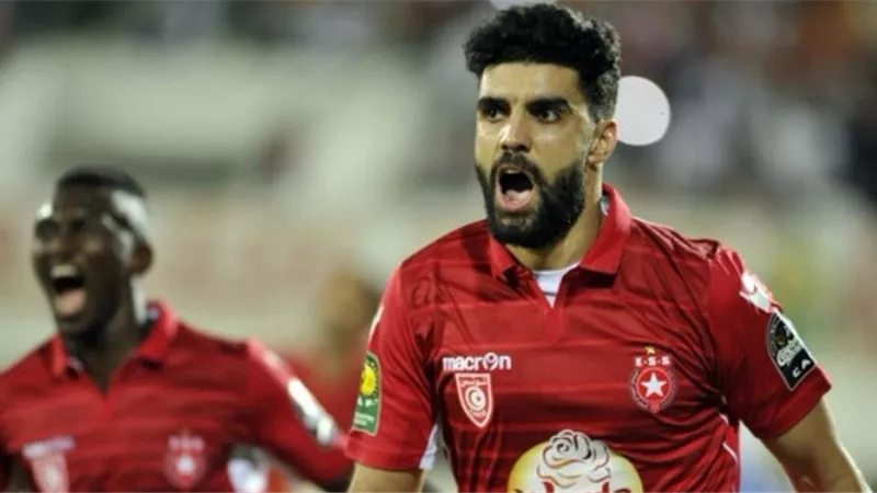 مدافع النجم الساحلي يفاضل بين 3 أندية قمة بالدوري المصري