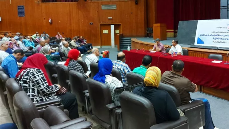 الجمال في اجتماع موسع مع مديري إدارات رعاية الشباب