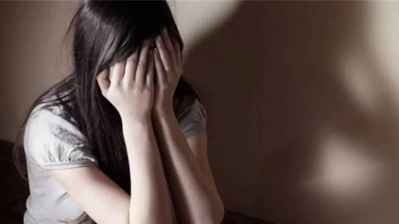 اغتصب 300 فتاة.. والشرطة تعثر على مقاطع الفيديو