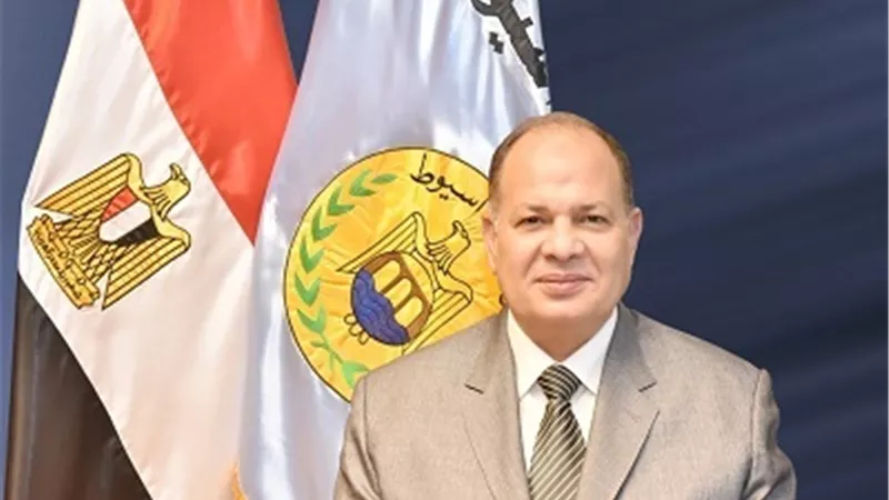 محافظ أسيوط يصدر قرارًا بعودة العاملين بالوحدات المحلية ومديريات الخدمات إلى مقر عملهم