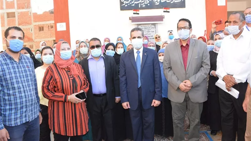 محافظ الغربية يفتتح مدرستين ووحدة غسيل كلوي ببسيون بمناسبة العيد القومى-صور