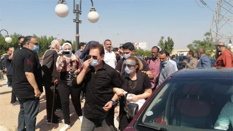 أول تعليق من رانيا محمود ياسين بعد تشييع جنازة والدها