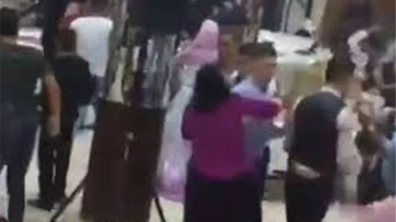 قال لها بأنه ذاهب إلى العمل.. فأخبرتها جارتها بأنه يتزوج من امرأة ثانية.. فيديو
