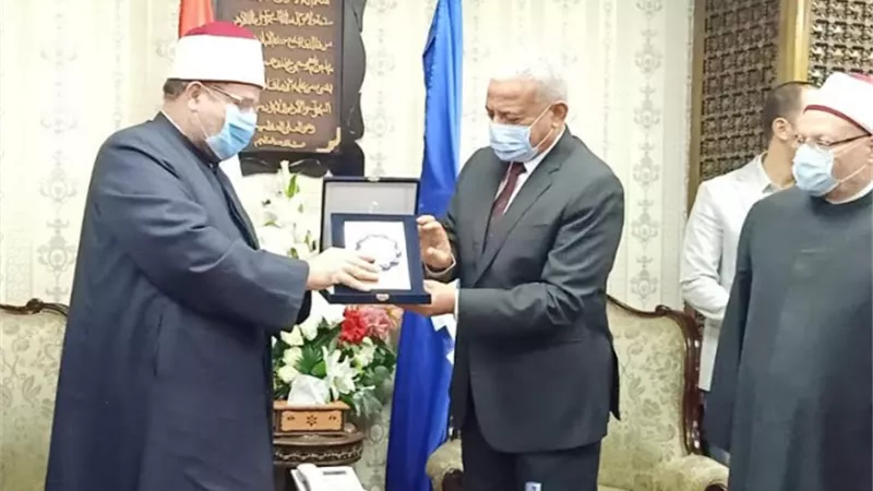 محافظ السويس يستقبل مفتي الجمهورية ووزير الأوقاف والمفتي