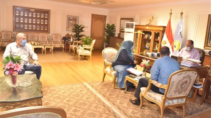 محافظ أسيوط يعلن وضع خطة لزيادة تحصيل الايرادات وتنمية الموارد الذاتية وترشيد الاستهلاك