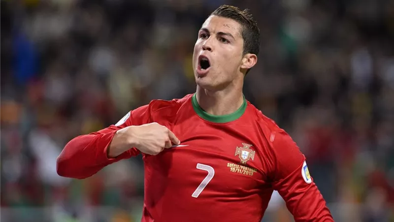 شاهد.. أول تعليق من كريستيانو رونالدو بعد إصابته بـ