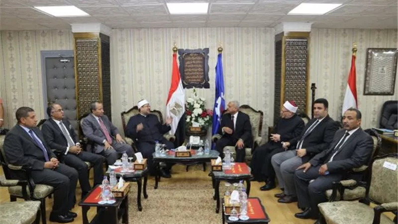وزير الأوقاف والمحافظ يجتمعان بأئمة وشيوخ مديرية أوقاف السويس.. بالصور
