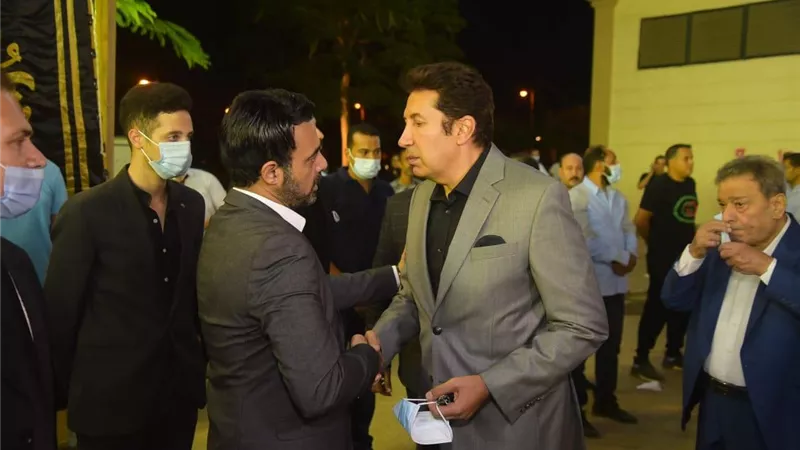 الحزن يسيطر على هانى رمزى فى عزاء النجم محمود ياسين بالشيخ زايد.. صور