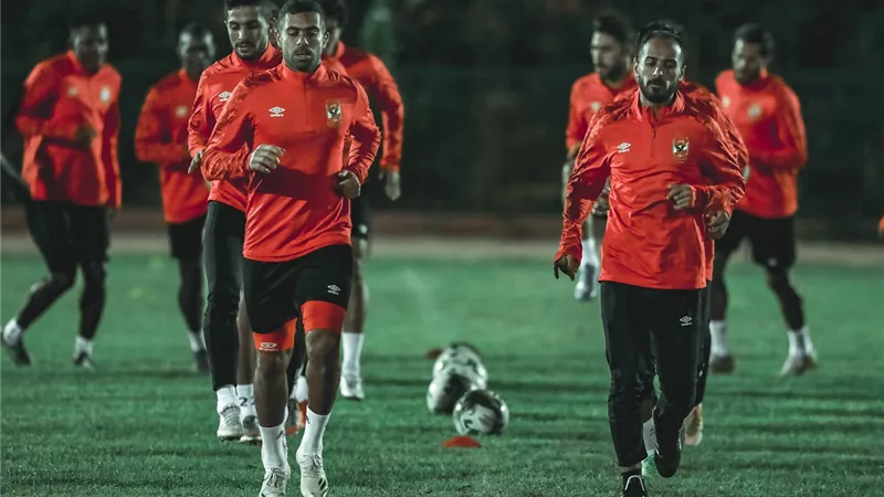المارد الأحمر بالزى الأسود والقلعة الحمراء بالأبيض .. القنوات الناقلة لمباراة الأهلى والوداد