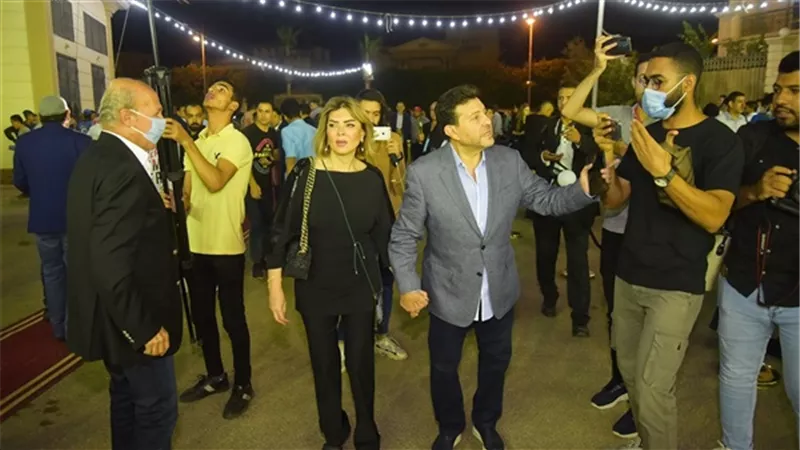 احدث ظهور لزوجة هانى شاكر فى عزاء الراحل محمود ياسين.. صور