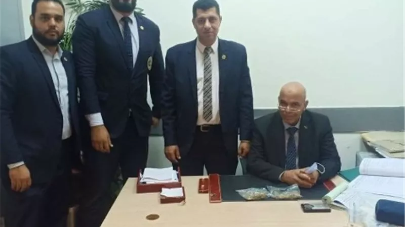 امريكي يخفي الماريجوانا المخدرة داخل «جواربه» بالمطار