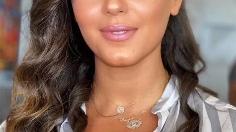 منة الفكهاني تتعاقد على تقديم برنامج 