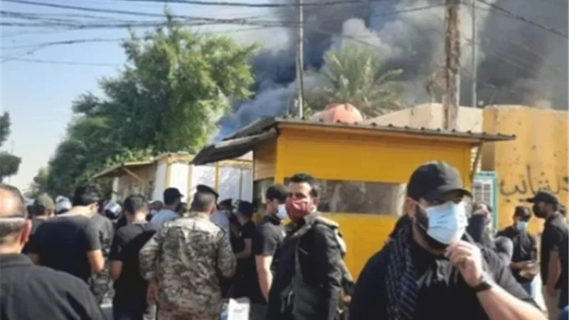 اضرام النار في مقر الحزب الديمقراطي الكردستاني ببغداد من قبل الحشد الشعبي