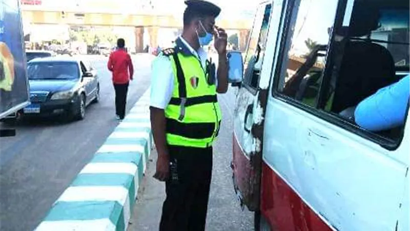تغريم 34 سائقا لعدم الإلتزام بإرتداء الكمامة الواقية لمواجهة فيروس كورونا المستجد بالشرقية