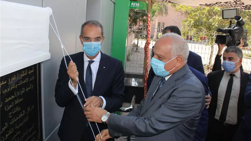 وزير الاتصالات ومحافظ الجيزة يفتتحان مركز الخدمات البريدية باكاديمية الفنون بالعمرانية