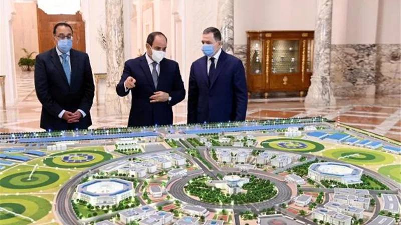 الرئيس يستعرض مخطط إعادة تأهيل وتطوير منشآت وزارة الداخلية.. صور