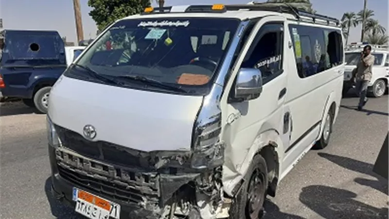 إصابة ٩ أشخاص فى حادثة انقلاب سياره بنجع حمادى
