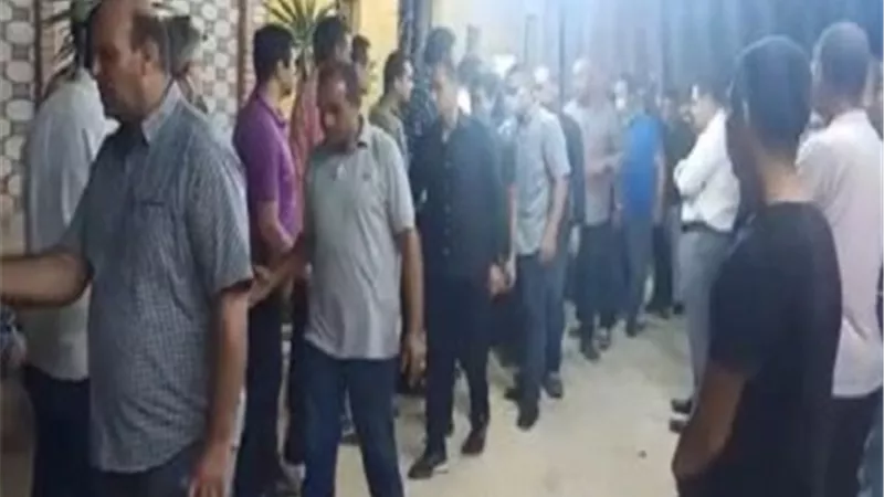أهالى العاشر يودعون والدة 