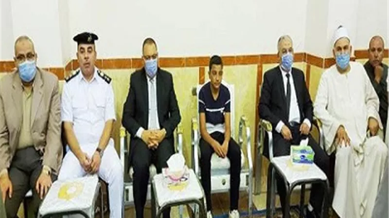 محافظ الشرقية يقدم العزاء لاسرة امام القرين