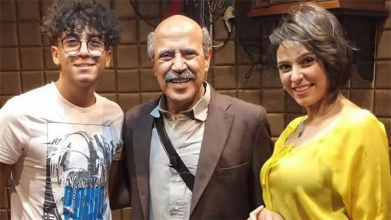 نورهان تشيد بمسرحية 