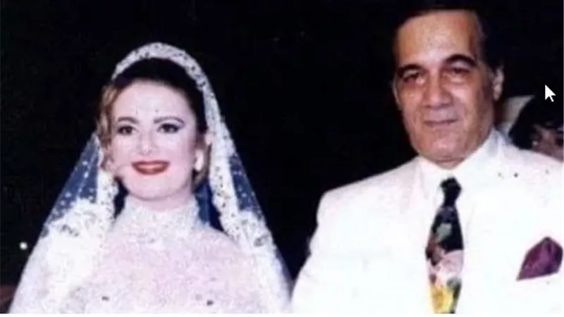 رانيا محمود ياسين تتذكر والدها بصورة من حفل زفافها