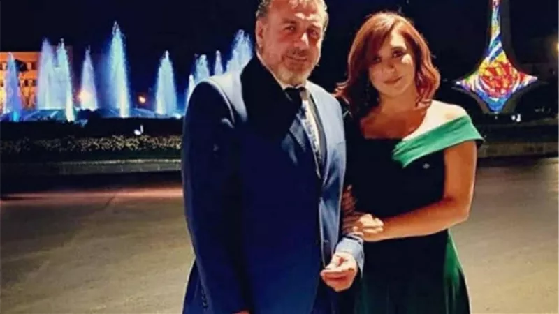 سلاف فواخرجي تتغزل فى زوجها وائل رمضان بأحدث ظهور