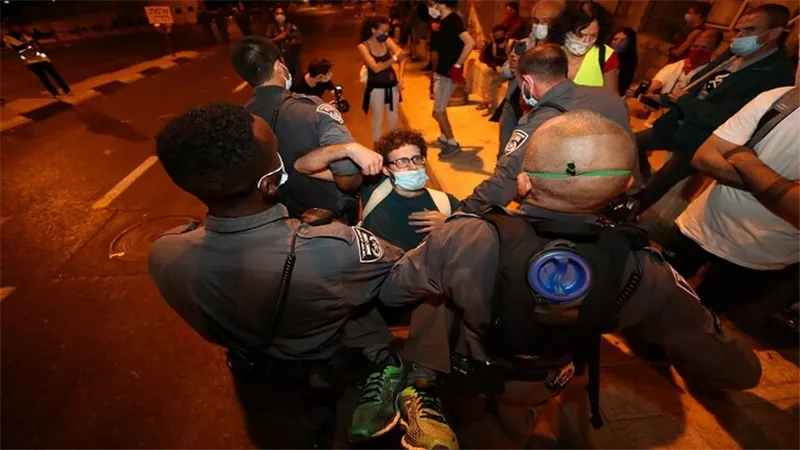 الشرطة الإسرائيلية تعتقل 9 متظاهرين في القدس ضد نتنياهو