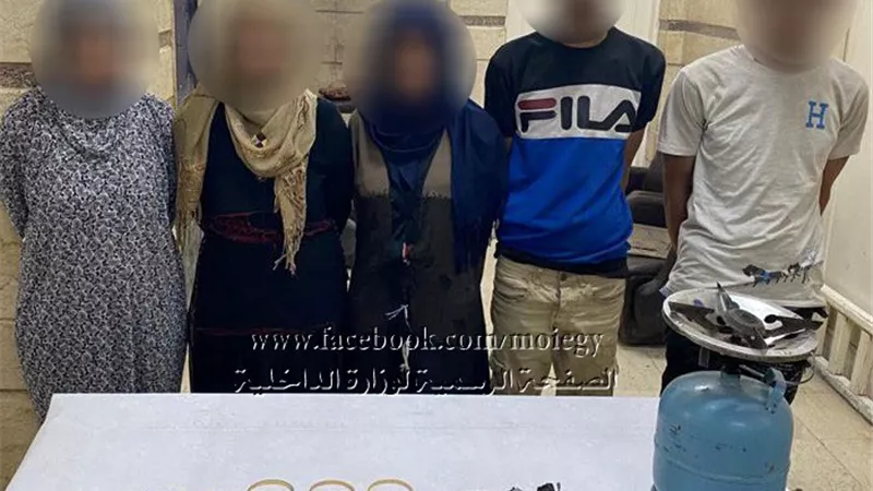 كتمت انفاسها لسرقة مشغولاتها الذهبية .. مصرع سيدة على يد خادمتها بالشرقية